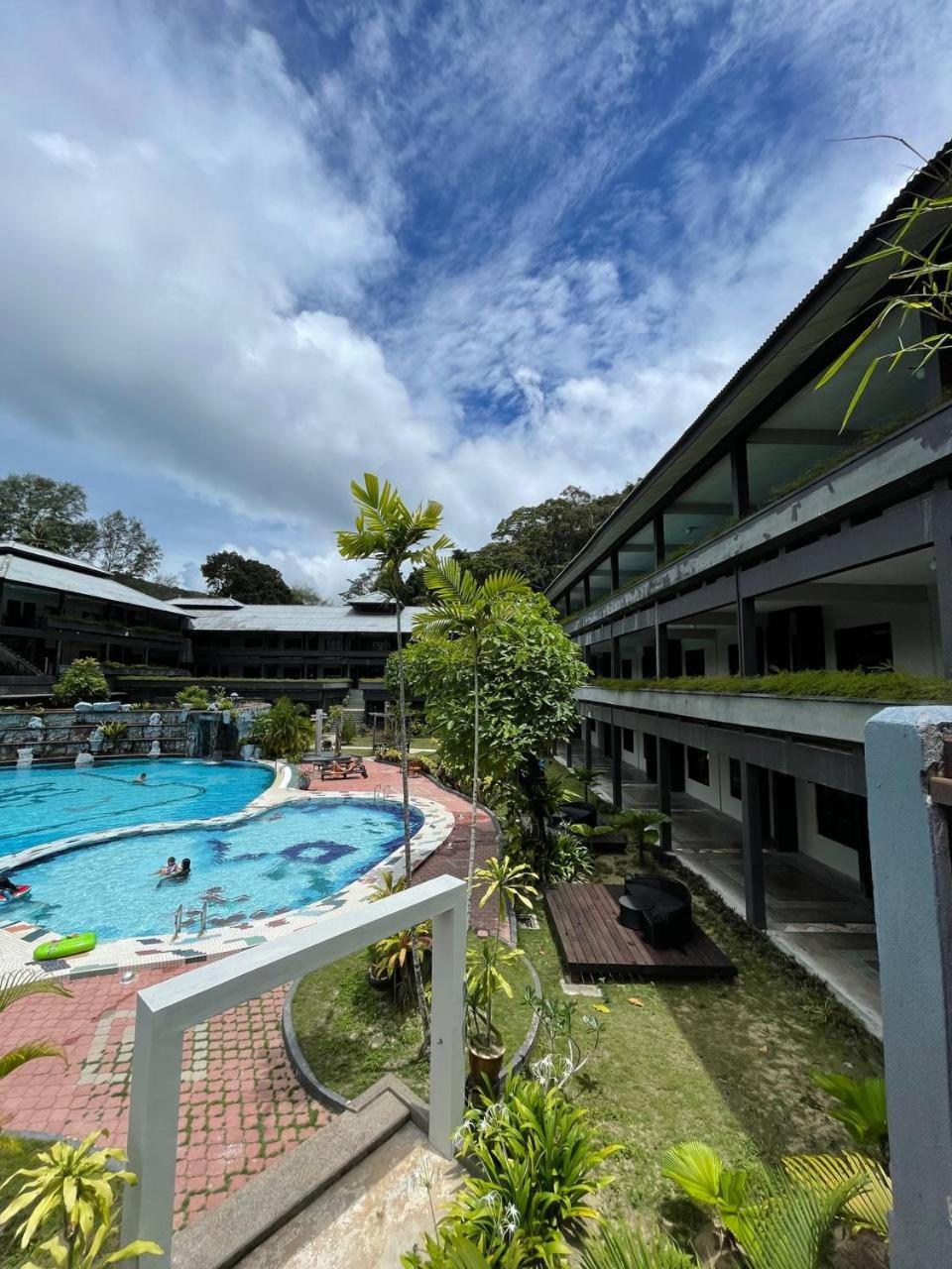Beach Resort - Arwana Perhentian Besar Kampung Kuala Besut Exterior photo
