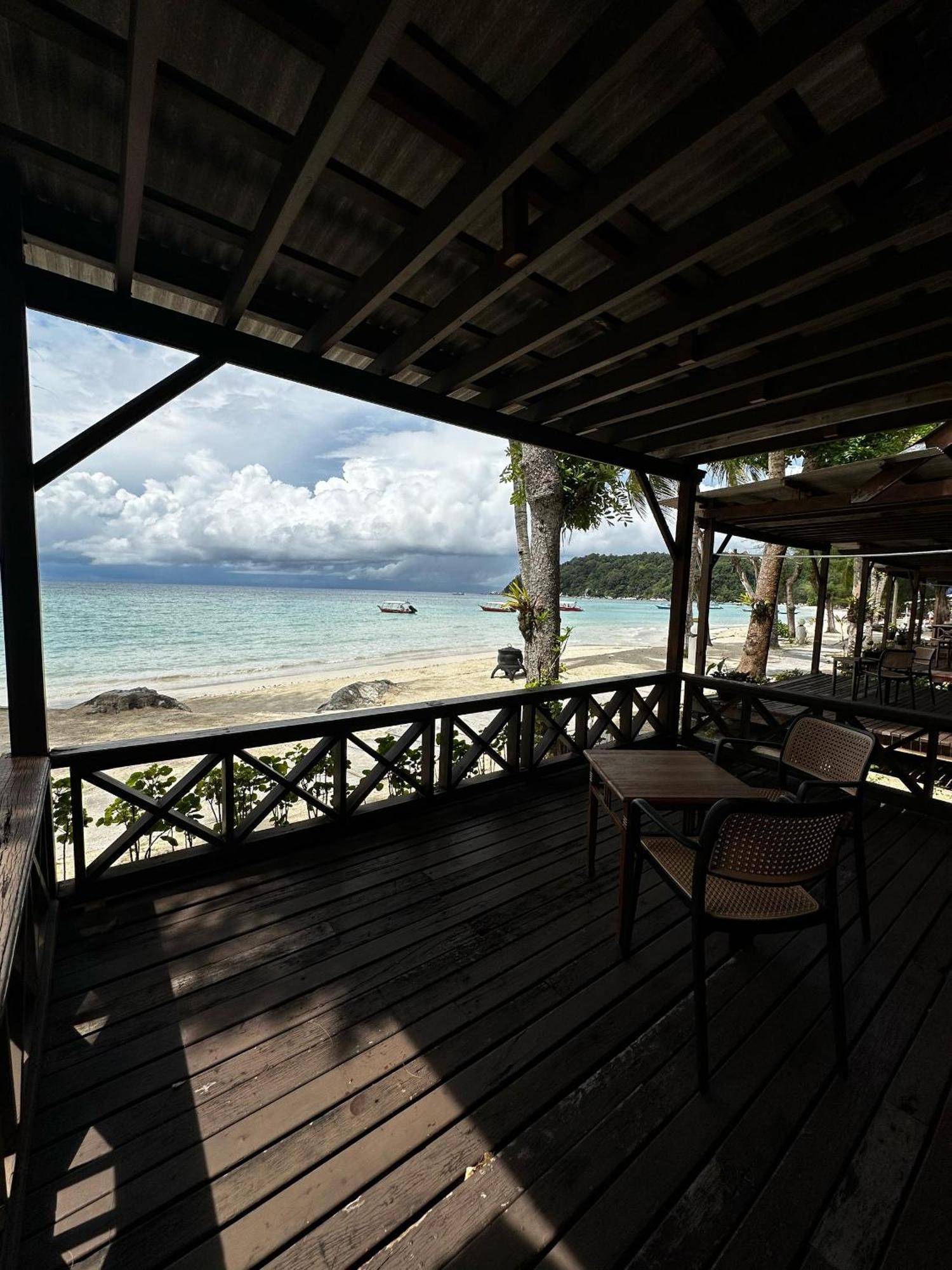 Beach Resort - Arwana Perhentian Besar Kampung Kuala Besut Exterior photo