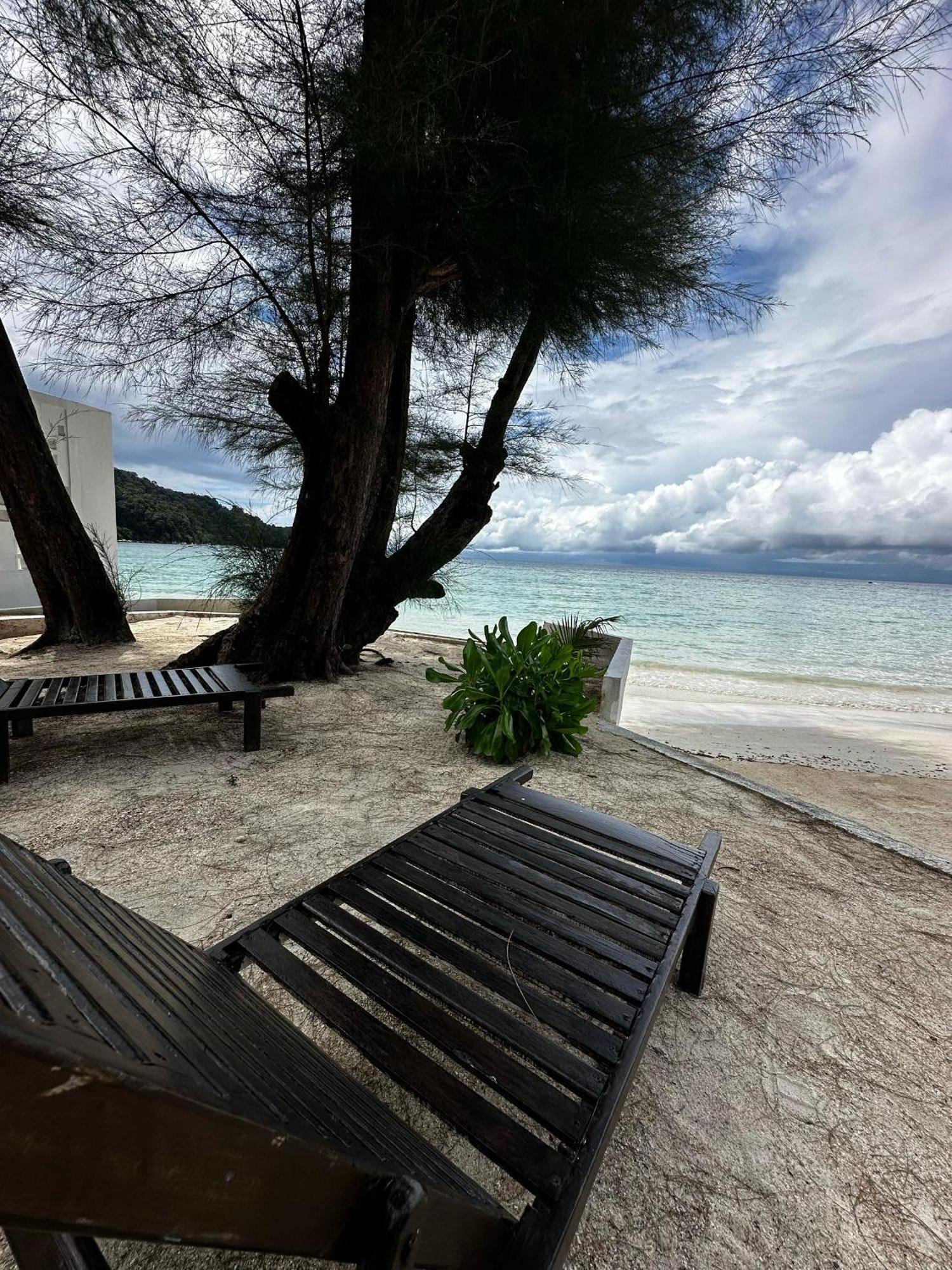 Beach Resort - Arwana Perhentian Besar Kampung Kuala Besut Exterior photo