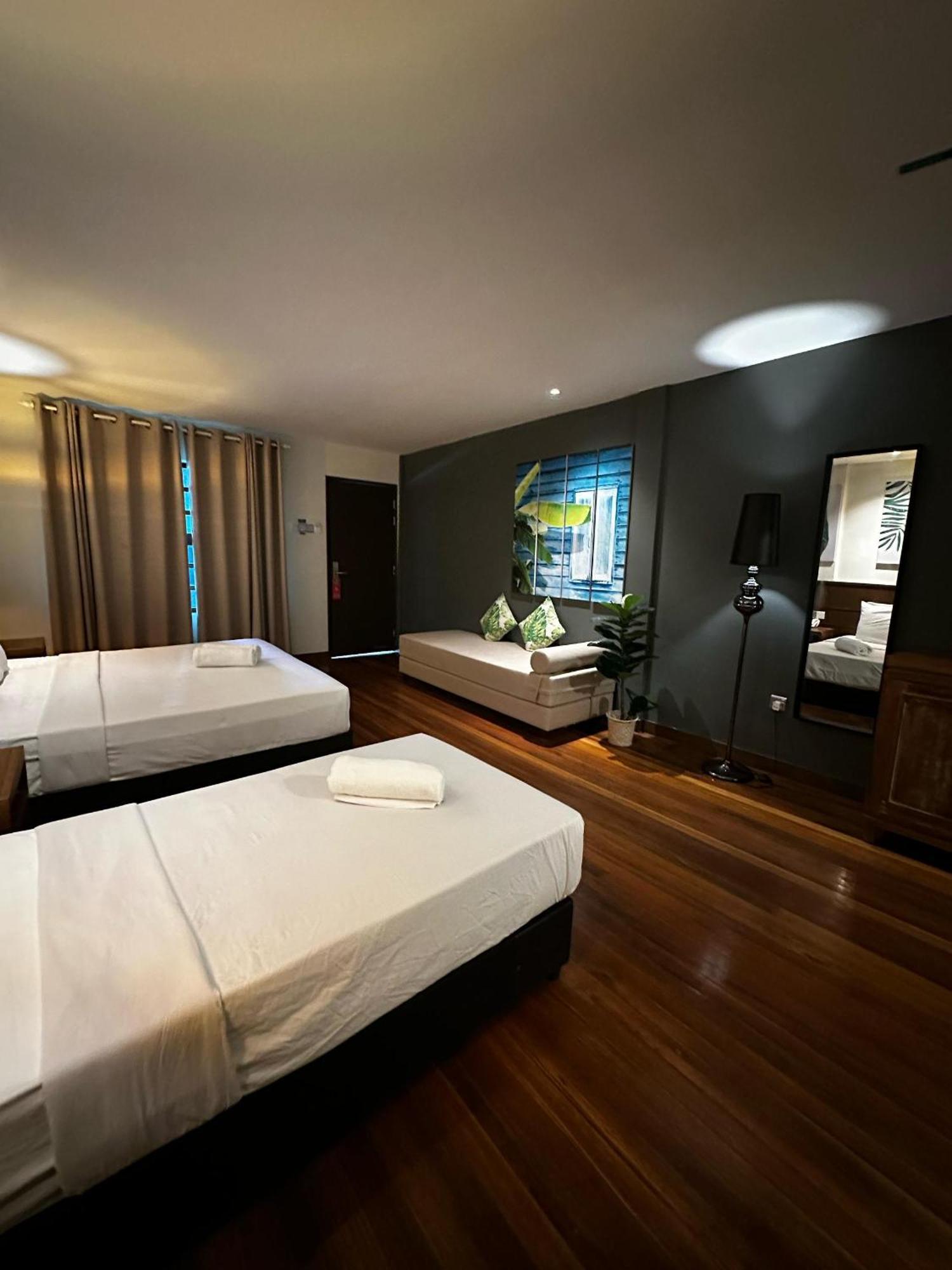 Beach Resort - Arwana Perhentian Besar Kampung Kuala Besut Exterior photo