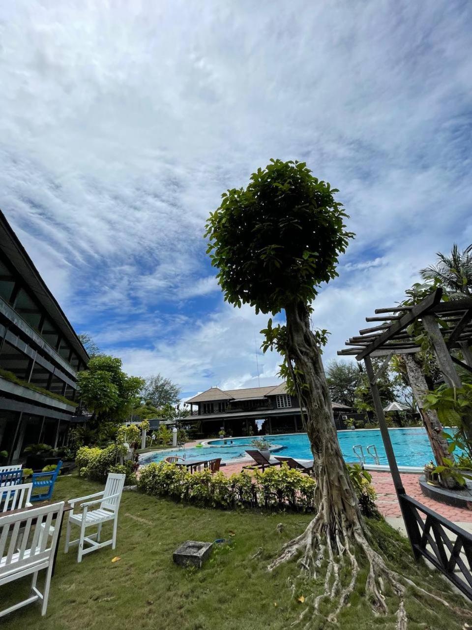Beach Resort - Arwana Perhentian Besar Kampung Kuala Besut Exterior photo