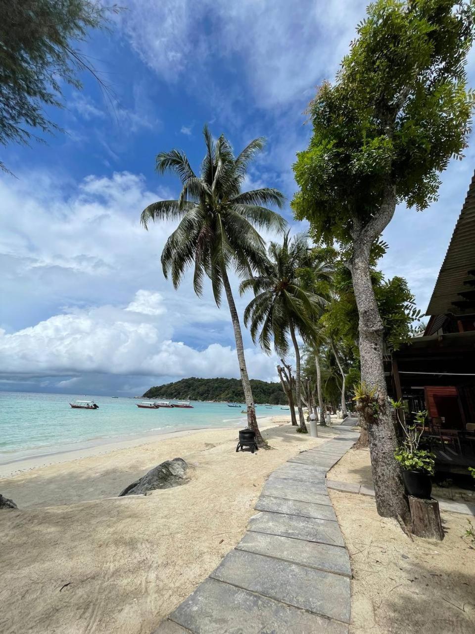 Beach Resort - Arwana Perhentian Besar Kampung Kuala Besut Exterior photo