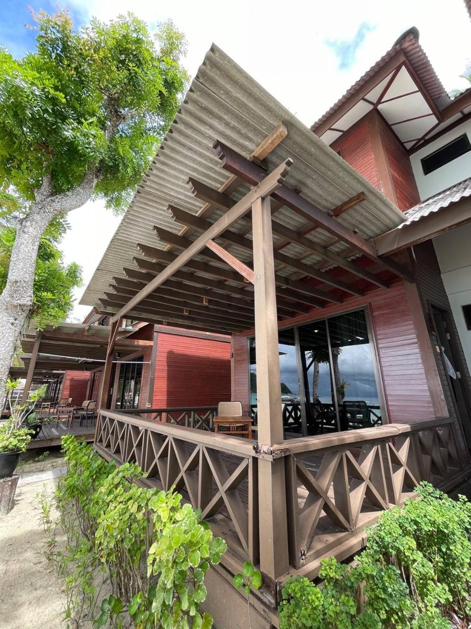 Beach Resort - Arwana Perhentian Besar Kampung Kuala Besut Exterior photo