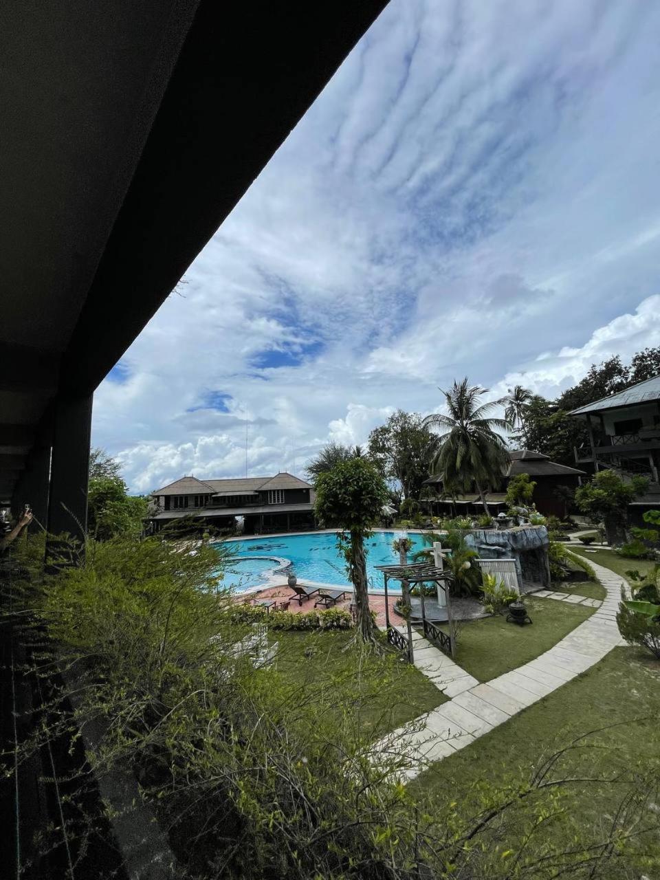 Beach Resort - Arwana Perhentian Besar Kampung Kuala Besut Exterior photo