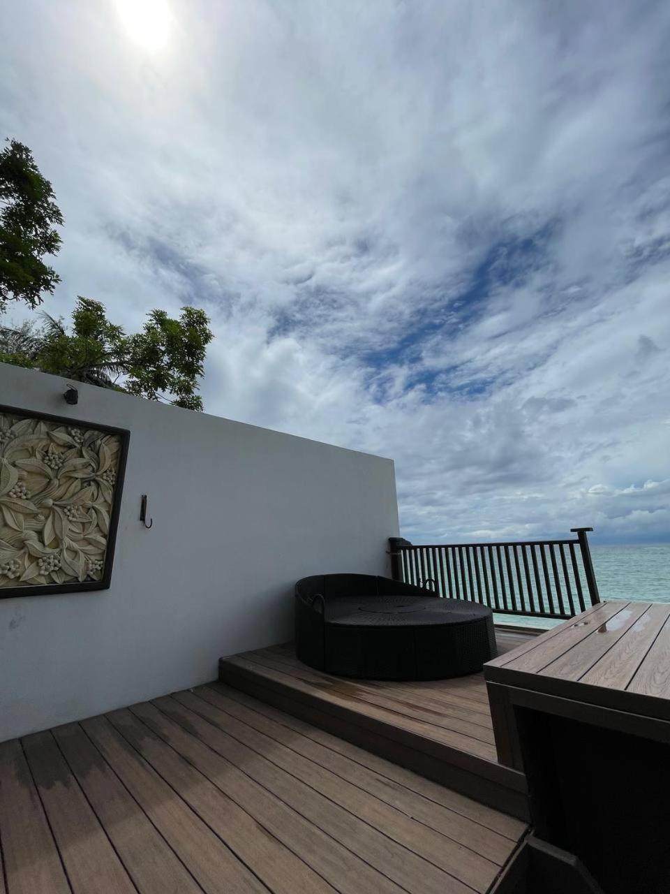 Beach Resort - Arwana Perhentian Besar Kampung Kuala Besut Exterior photo
