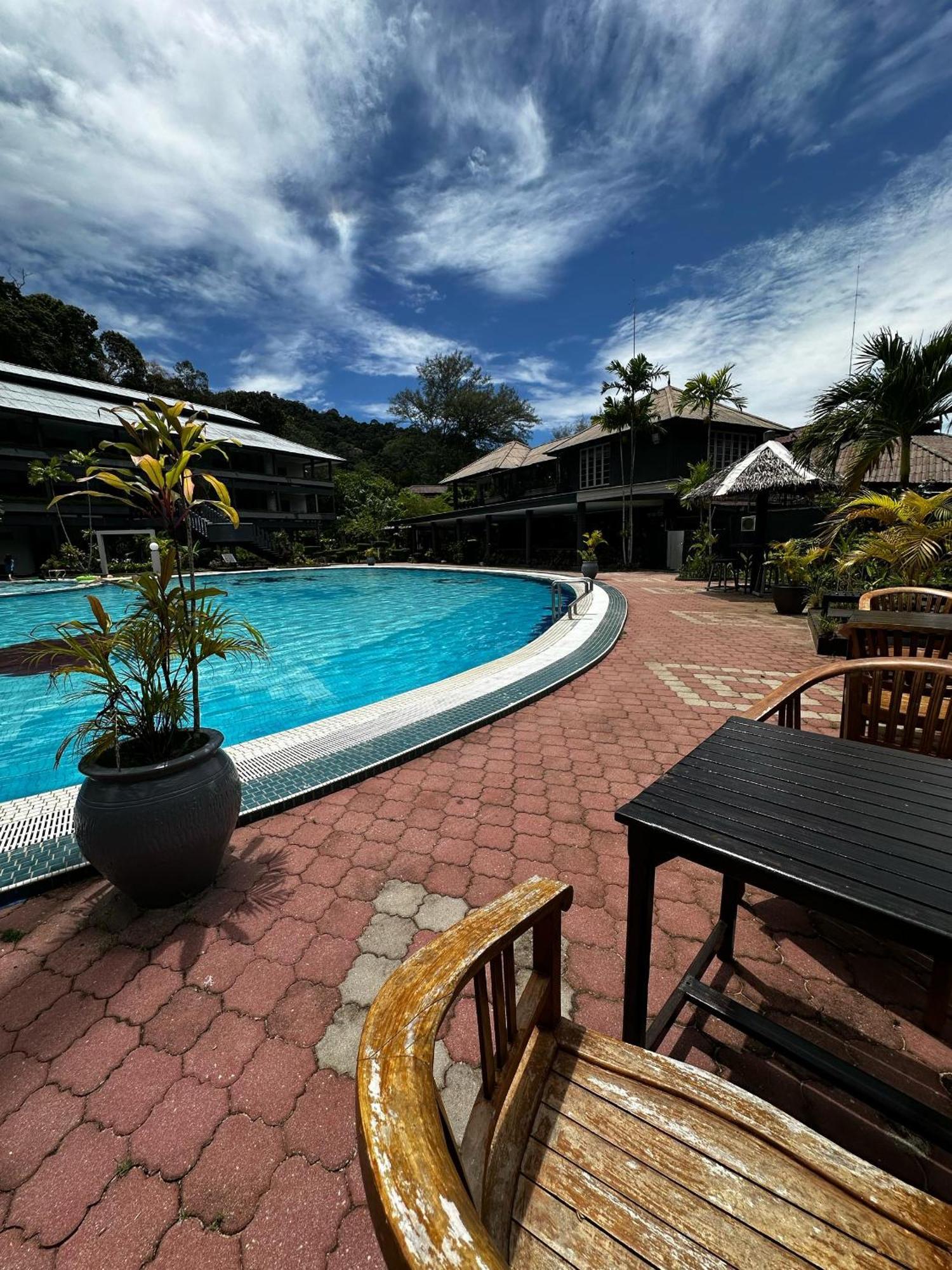 Beach Resort - Arwana Perhentian Besar Kampung Kuala Besut Exterior photo