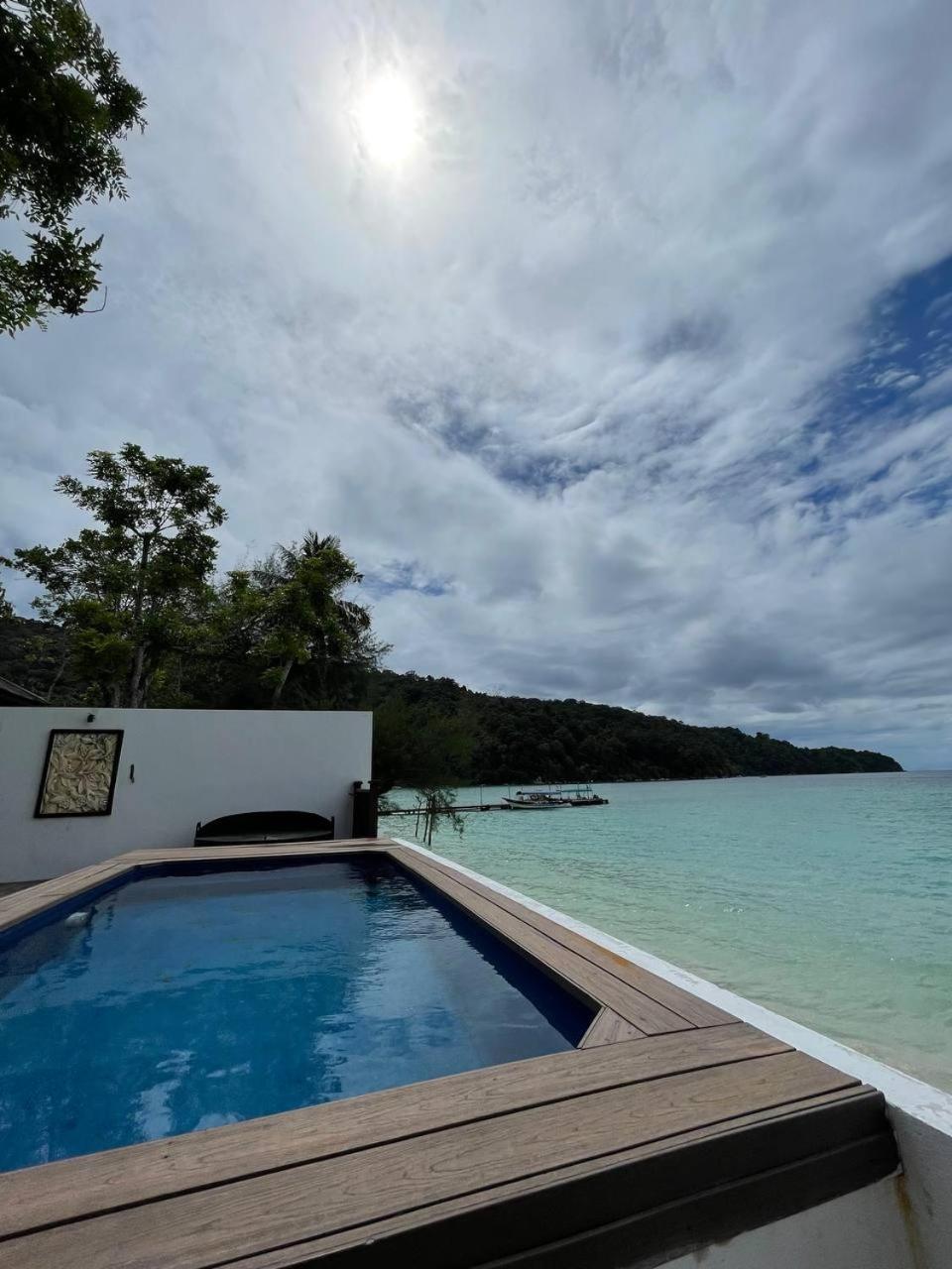 Beach Resort - Arwana Perhentian Besar Kampung Kuala Besut Exterior photo
