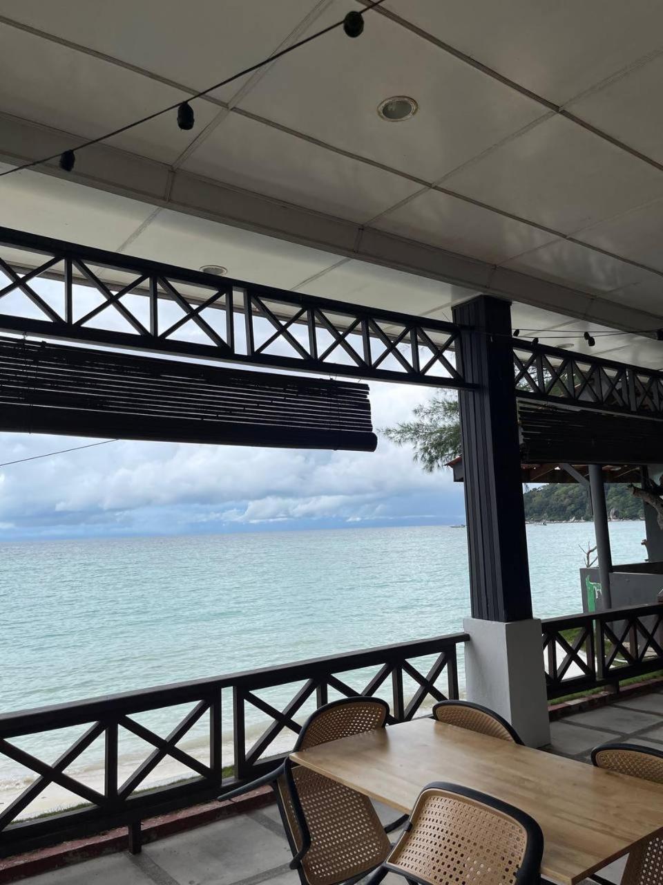 Beach Resort - Arwana Perhentian Besar Kampung Kuala Besut Exterior photo