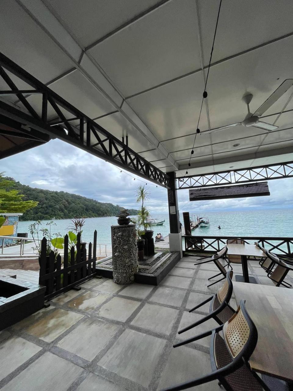 Beach Resort - Arwana Perhentian Besar Kampung Kuala Besut Exterior photo