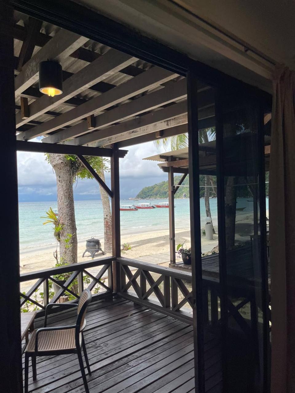 Beach Resort - Arwana Perhentian Besar Kampung Kuala Besut Exterior photo