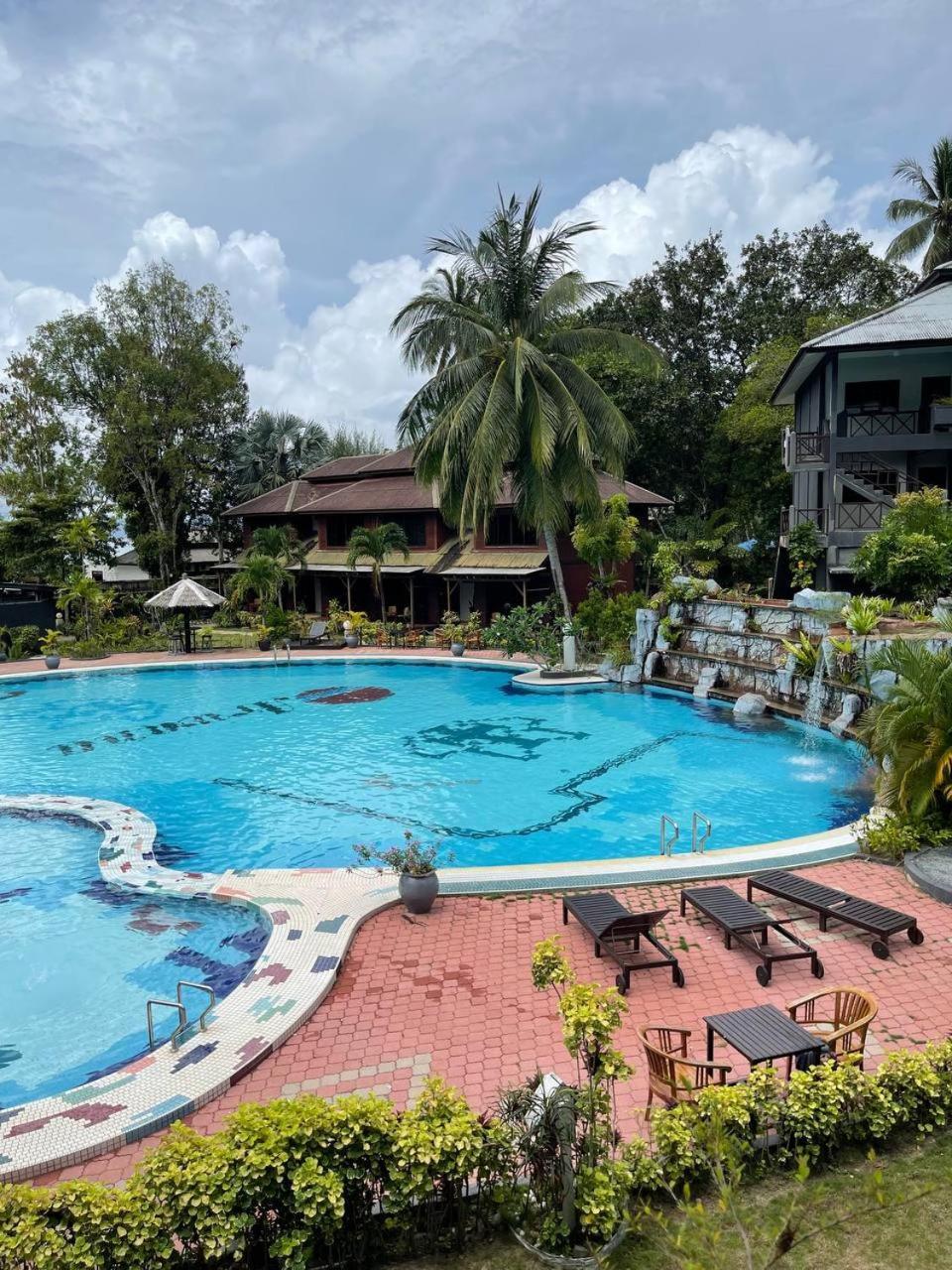 Beach Resort - Arwana Perhentian Besar Kampung Kuala Besut Exterior photo