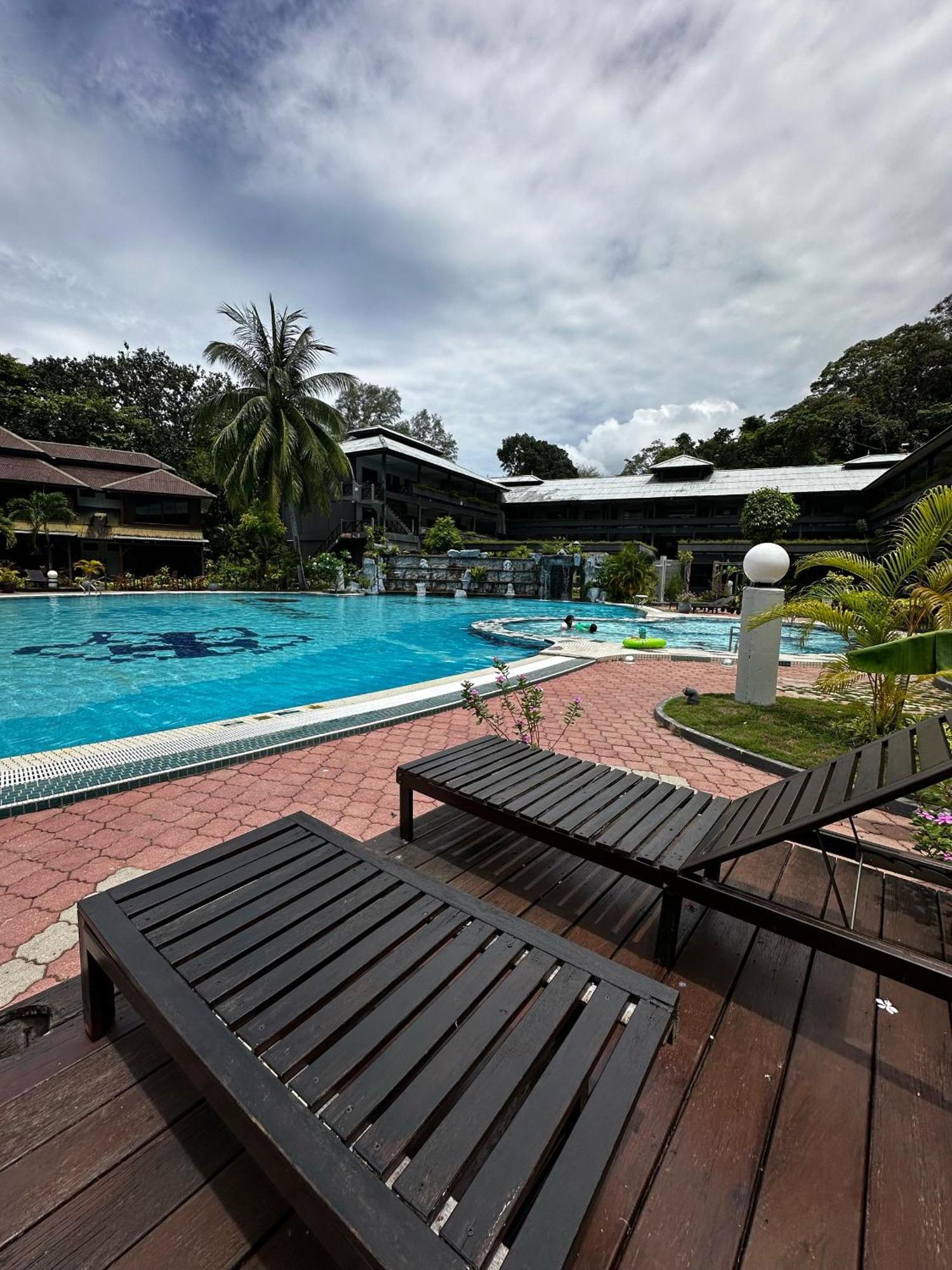 Beach Resort - Arwana Perhentian Besar Kampung Kuala Besut Exterior photo